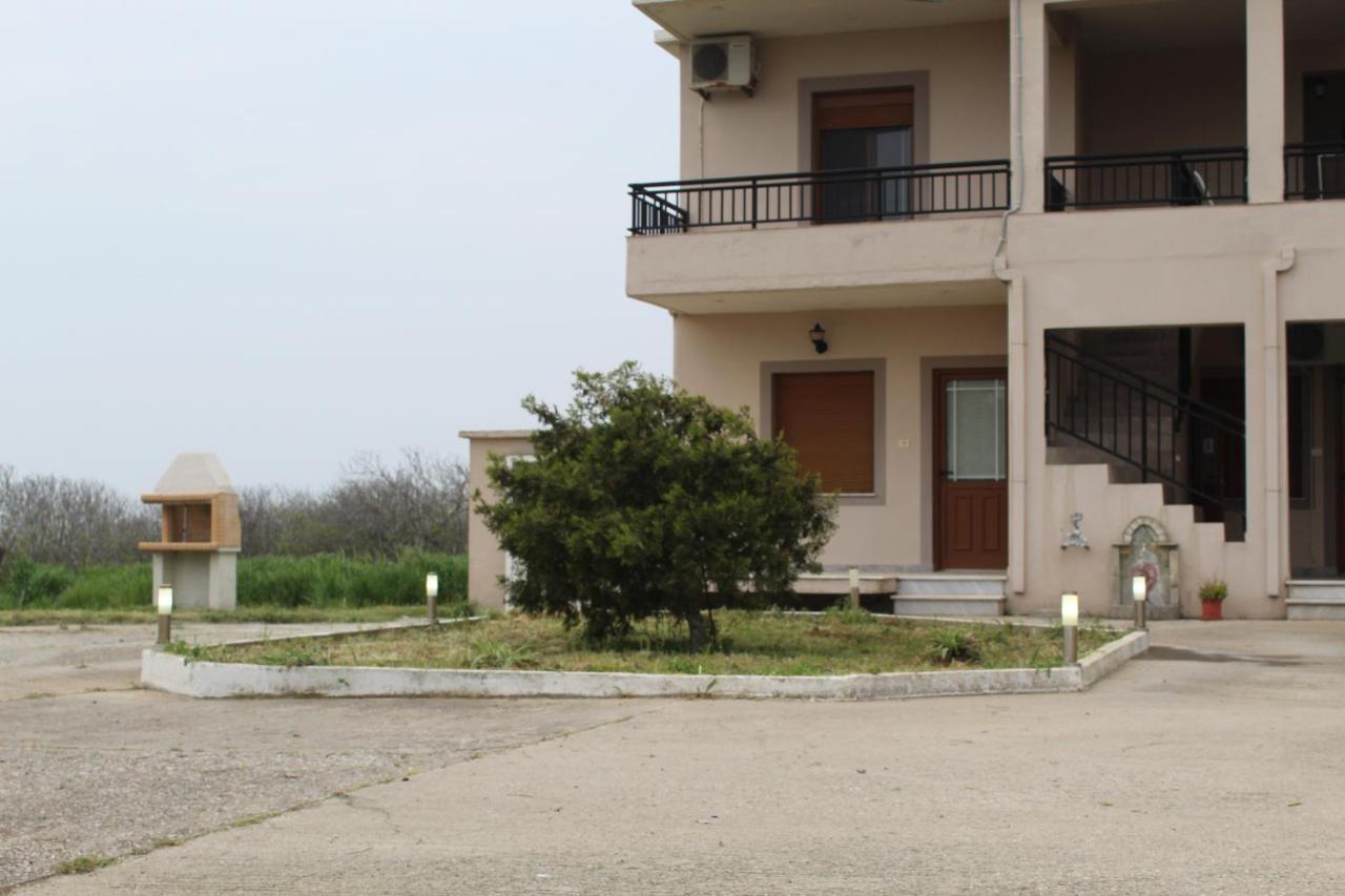 Vakis Apartments Romanon Esterno foto