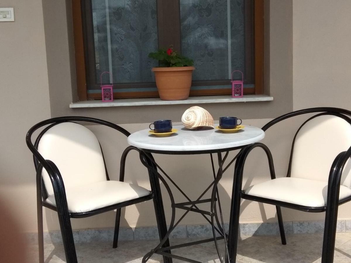 Vakis Apartments Romanon Esterno foto