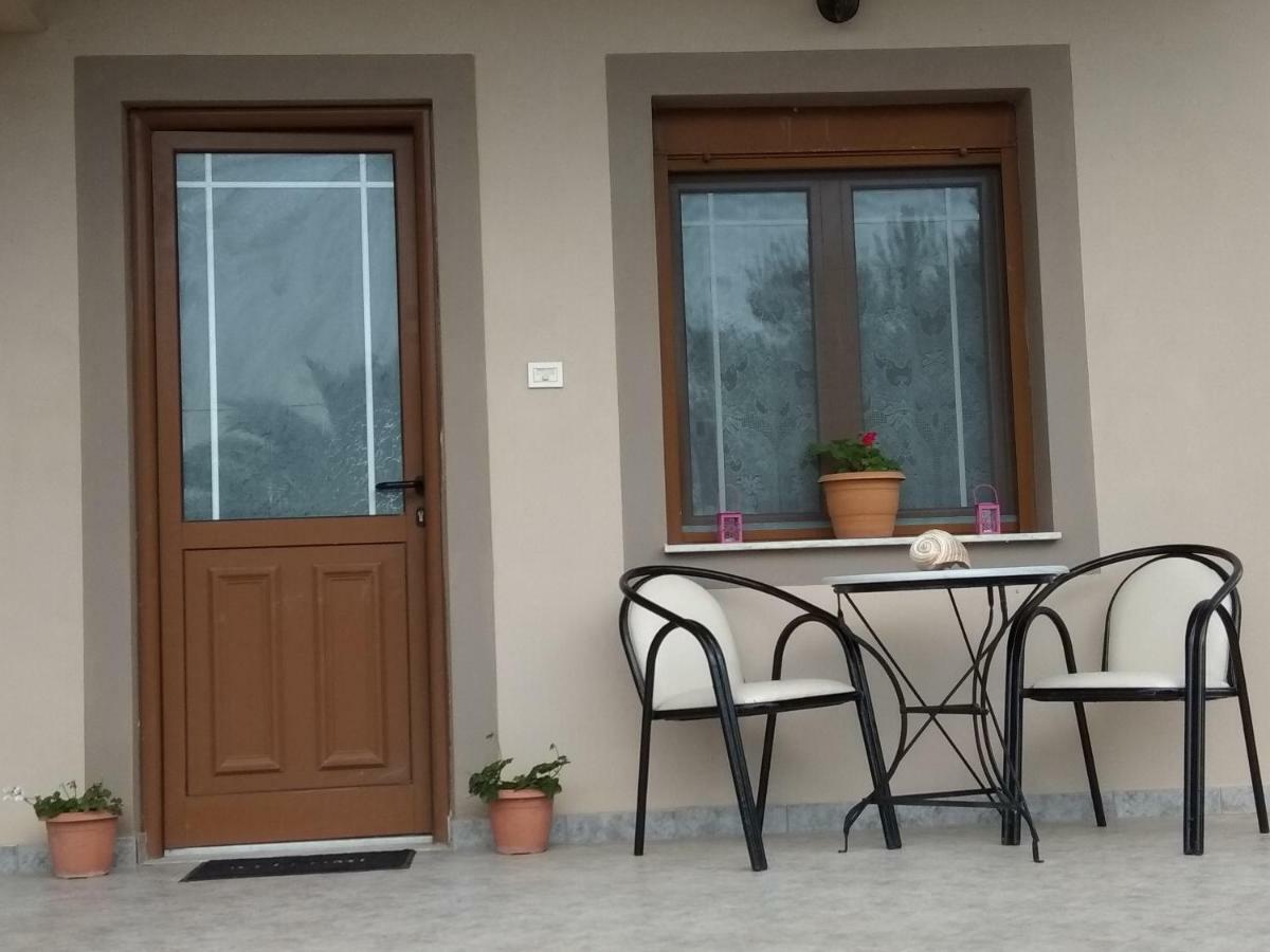 Vakis Apartments Romanon Esterno foto
